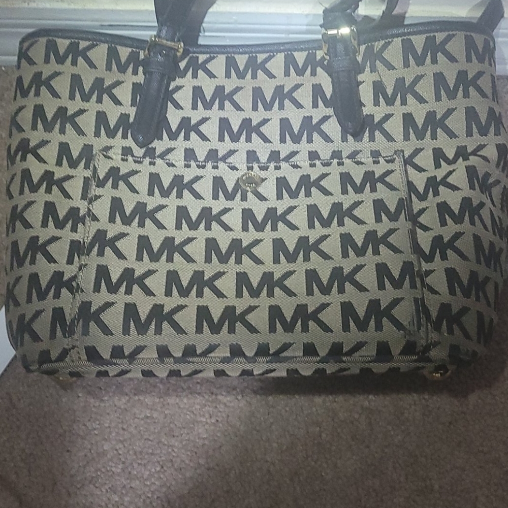 Micheal Kors Jet Set Logo Bag